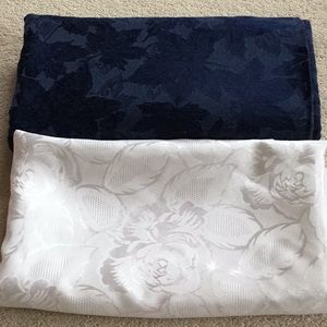 Two rectangle elegant jacquard tablecloth’s